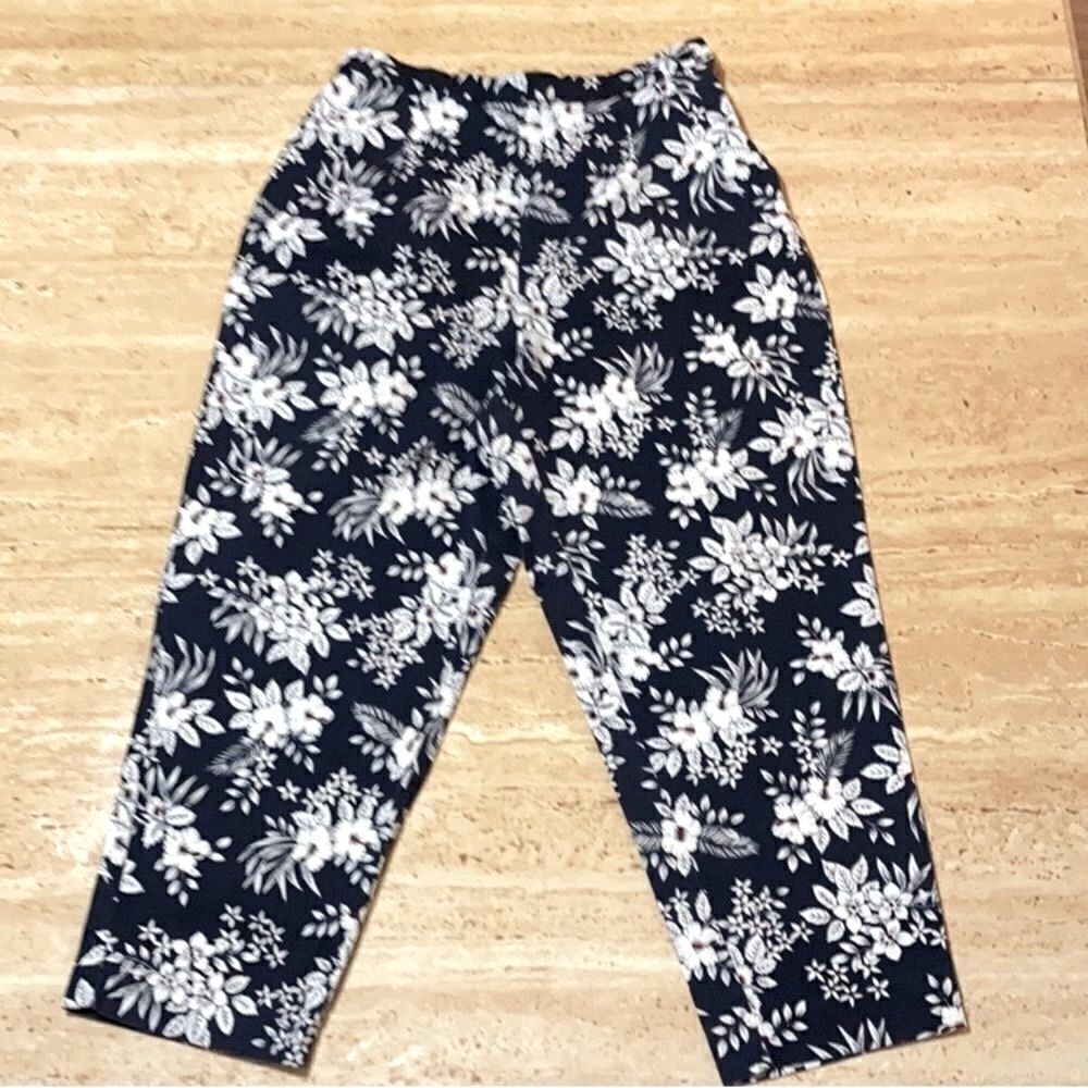 Blue & white Capri pants - Picture 3 of 6
